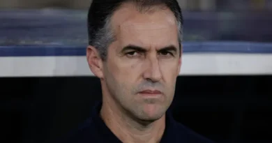 Rewrite
Remo
vs
Vasco – Notícias e Prováveis Escalações to FRENCH: translate all country names to French and adapt team/club names to their standard French exonyms when widely used (e.g., Bayern Munich → Bayern Munich, Inter Milan → Inter Milan or Inter de Milan if commonly used in French media); otherwise keep official club names; preserve original casing; output only the transformed title.