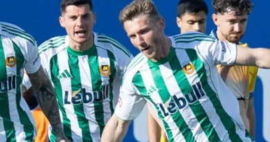 Rewrite
Rio Ave
vs
AVS – Notícias e Prováveis Escalações to FRENCH: translate all country names to French and adapt team/club names to their standard French exonyms when widely used (e.g., Bayern Munich → Bayern Munich, Inter Milan → Inter Milan or Inter de Milan if commonly used in French media); otherwise keep official club names; preserve original casing; output only the transformed title.