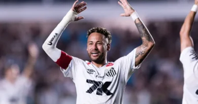Rewrite
Santos
vs
Fluminense – Notícias e Prováveis Escalações to FRENCH: translate all country names to French and adapt team/club names to their standard French exonyms when widely used (e.g., Bayern Munich → Bayern Munich, Inter Milan → Inter Milan or Inter de Milan if commonly used in French media); otherwise keep official club names; preserve original casing; output only the transformed title.