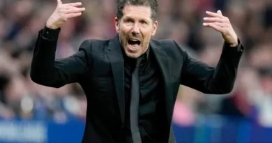 Rewrite
Sevilla
vs
Atletico – Notícias e Prováveis Escalações to FRENCH: translate all country names to French and adapt team/club names to their standard French exonyms when widely used (e.g., Bayern Munich → Bayern Munich, Inter Milan → Inter Milan or Inter de Milan if commonly used in French media); otherwise keep official club names; preserve original casing; output only the transformed title.