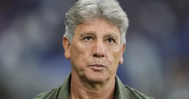 Rewrite
Vasco
vs
Sao Paulo – Notícias e Prováveis Escalações to FRENCH: translate all country names to French and adapt team/club names to their standard French exonyms when widely used (e.g., Bayern Munich → Bayern Munich, Inter Milan → Inter Milan or Inter de Milan if commonly used in French media); otherwise keep official club names; preserve original casing; output only the transformed title.
