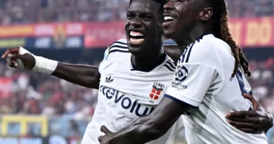 Rewrite
Como
vs
Parma – Notícias e Prováveis Escalações to FRENCH: translate all country names to French and adapt team/club names to their standard French exonyms when widely used (e.g., Bayern Munich → Bayern Munich, Inter Milan → Inter Milan or Inter de Milan if commonly used in French media); otherwise keep official club names; preserve original casing; output only the transformed title.